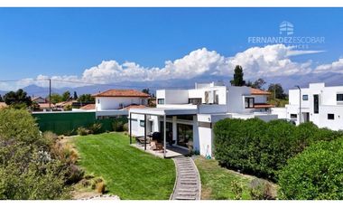 RINCONADA - VENDE CASA 5D 4B COND. EL SAUCE