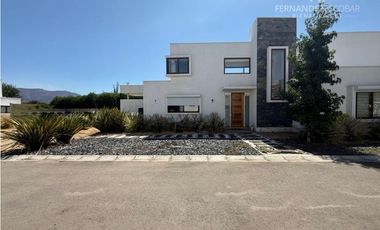 RINCONADA - VENDE CASA 5D 4B COND. EL SAUCE