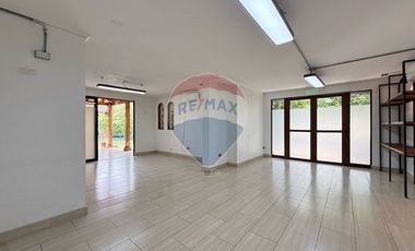 Casa Comercial en Plaza Ossandon