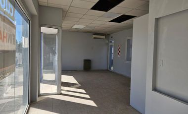 ALQUILER de Galpón  con Oficinas frente ruta 22