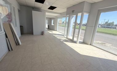 ALQUILER de Galpón  con Oficinas frente ruta 22