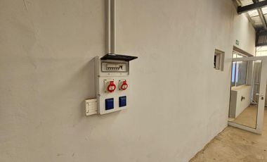 ALQUILER de Galpón  con Oficinas frente ruta 22