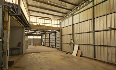 ALQUILER de Galpón  con Oficinas frente ruta 22