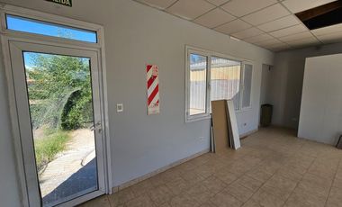 ALQUILER de Galpón  con Oficinas frente ruta 22