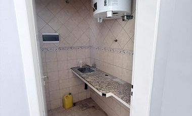 ALQUILER de Galpón  con Oficinas frente ruta 22