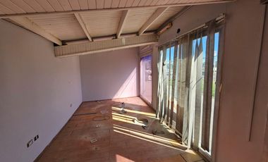 ALQUILER de Galpón  con Oficinas frente ruta 22