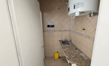 ALQUILER de Galpón  con Oficinas frente ruta 22