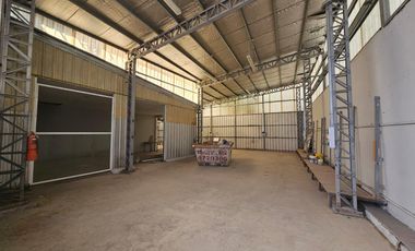 ALQUILER de Galpón  con Oficinas frente ruta 22