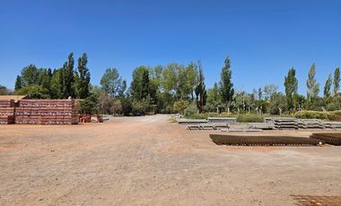 ALQUILER 3 Galpones más 6.300m2 de Predio libre en Cipolletti