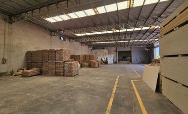 ALQUILER 3 Galpones más 6.300m2 de Predio libre en Cipolletti