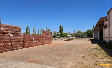 ALQUILER 3 Galpones más 6.300m2 de Predio libre en Cipolletti