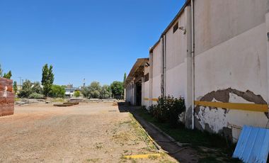 ALQUILER 3 Galpones más 6.300m2 de Predio libre en Cipolletti