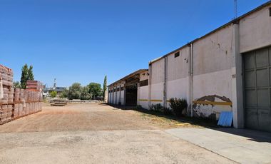 ALQUILER 3 Galpones más 6.300m2 de Predio libre en Cipolletti