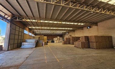 ALQUILER 3 Galpones más 6.300m2 de Predio libre en Cipolletti