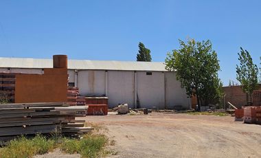 ALQUILER 3 Galpones más 6.300m2 de Predio libre en Cipolletti