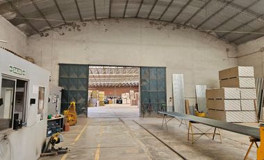 ALQUILER 3 Galpones más 6.300m2 de Predio libre en Cipolletti