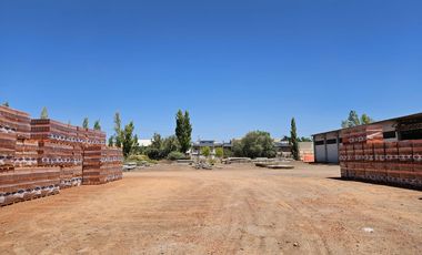 ALQUILER 3 Galpones más 6.300m2 de Predio libre en Cipolletti
