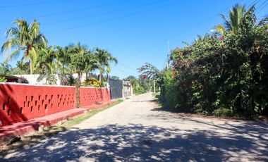 Inversionistas: Amplio terreno en esquina y con servicios