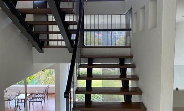 Casa en renta en Club de Golf Valle Escondido con jardín espectacular