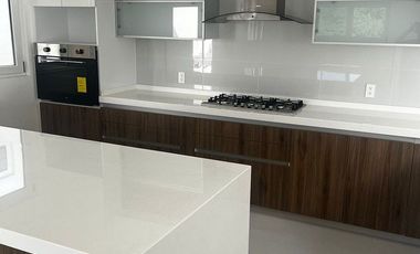 Casa en Renta en Lomas de Jardines.