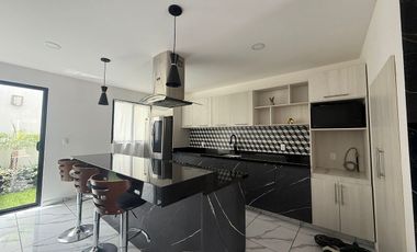 RENTA DE CASA AMUEBLADA EN LA ANTIGUA CEMENTERA – PUEBLA 4 RECÁMARAS | PERGOLA