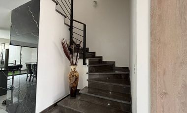 RENTA DE CASA AMUEBLADA EN LA ANTIGUA CEMENTERA – PUEBLA 4 RECÁMARAS | PERGOLA