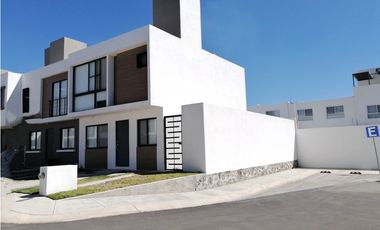 CASA DE ESQUINA EN VENTA EN ZAKIA EL MARQUES QUERETARO GAA2