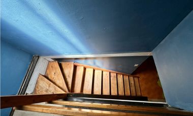 VENDO CASA EN INVICA 2D 1B  EXCELENTE ESTADO