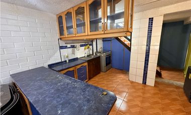 VENDO CASA EN INVICA 2D 1B  EXCELENTE ESTADO