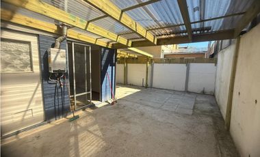 VENDO CASA EN INVICA 2D 1B  EXCELENTE ESTADO