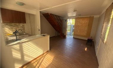 VENDO CASA EN INVICA 2D 1B  EXCELENTE ESTADO