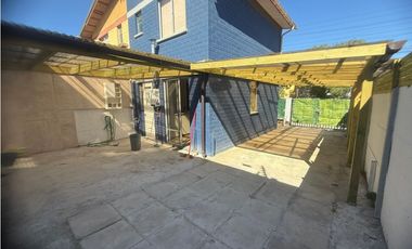 VENDO CASA EN INVICA 2D 1B  EXCELENTE ESTADO