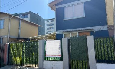 VENDO CASA EN INVICA 2D 1B  EXCELENTE ESTADO