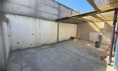 VENDO CASA EN INVICA 2D 1B  EXCELENTE ESTADO