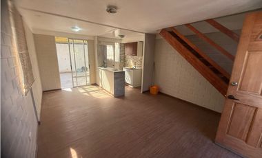 VENDO CASA EN INVICA 2D 1B  EXCELENTE ESTADO