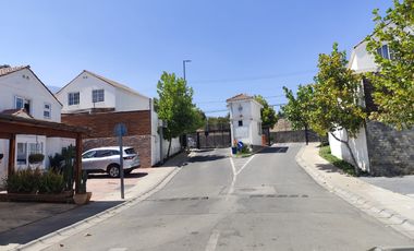 CASA EN CONDOMINIO CON CLUB HOUSE  CANCHA SALA DE EVENTOS