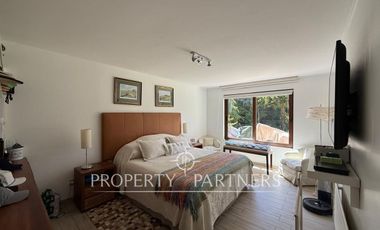 Departamento en Primer piso con amplio jardín