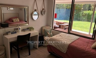 Departamento en Primer piso con amplio jardín