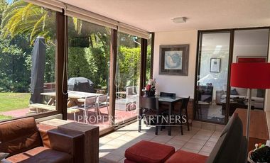 Departamento en Primer piso con amplio jardín