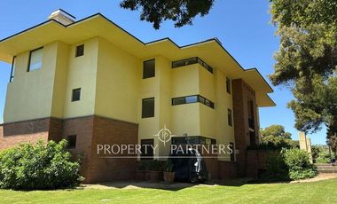 Departamento en Primer piso con amplio jardín