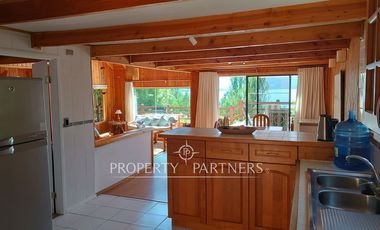 Casa en condominio orilla Lago Calafquén – Vista a 3 volcanes