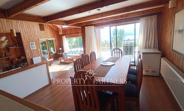 Casa en condominio orilla Lago Calafquén – Vista a 3 volcanes