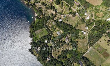 Casa en condominio orilla Lago Calafquén – Vista a 3 volcanes