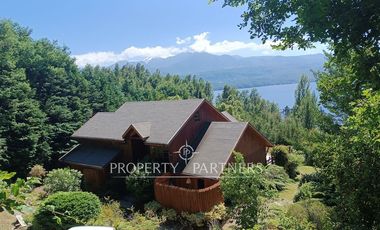 Casa en condominio orilla Lago Calafquén – Vista a 3 volcanes