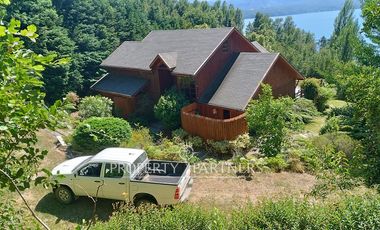 Casa en condominio orilla Lago Calafquén – Vista a 3 volcanes