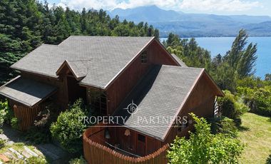 Casa en condominio orilla Lago Calafquén – Vista a 3 volcanes