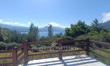 Casa en condominio orilla Lago Calafquén – Vista a 3 volcanes