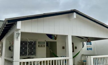 VENTA CASA RENTERA EN SALINAS CERCA DEL COLEGIO RUBIRA (AA)