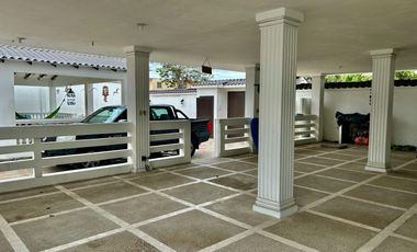 VENTA CASA RENTERA EN SALINAS CERCA DEL COLEGIO RUBIRA (AA)