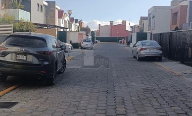 Casa AMUEBLADA en renta Lomas de San Isidro, Metepec Estado de México.